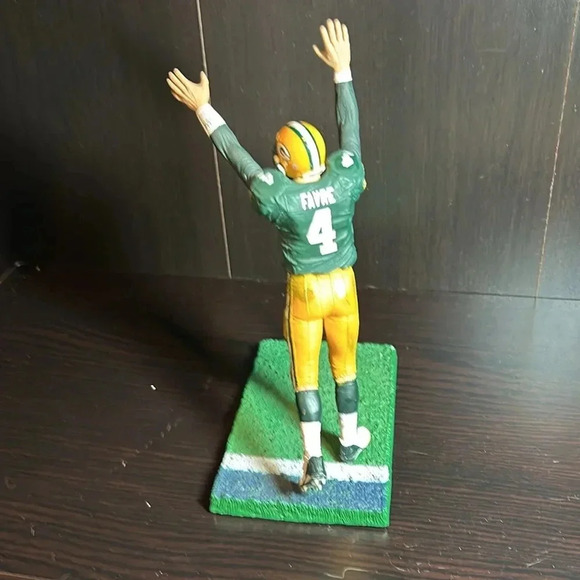 Green Bay Packers Brett Favre Macfarlane Toys 2005 Players Inc  6" Mancave Décor - Picture 3 of 8